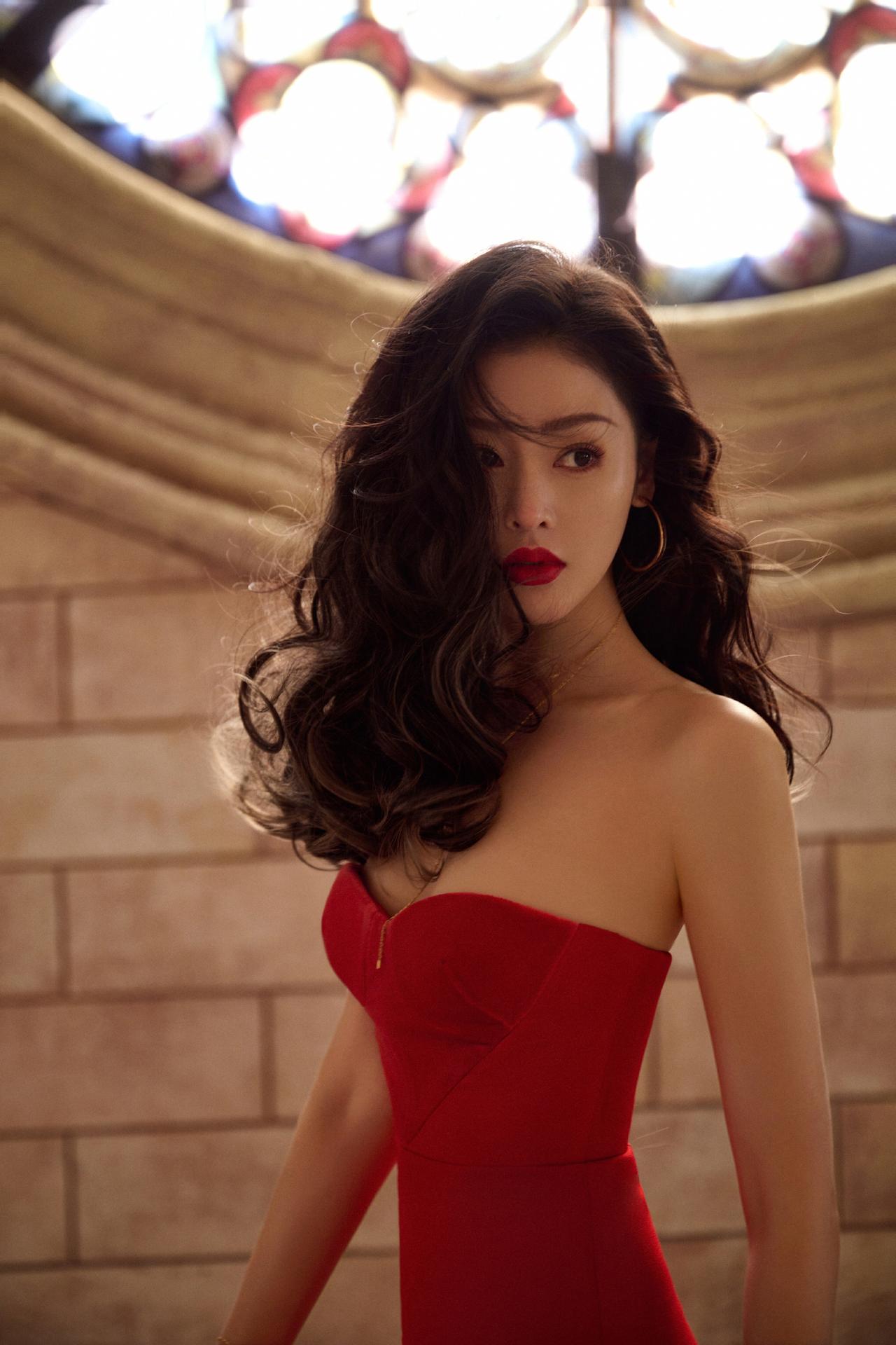 张天爱：明艳热烈的红玫瑰美人