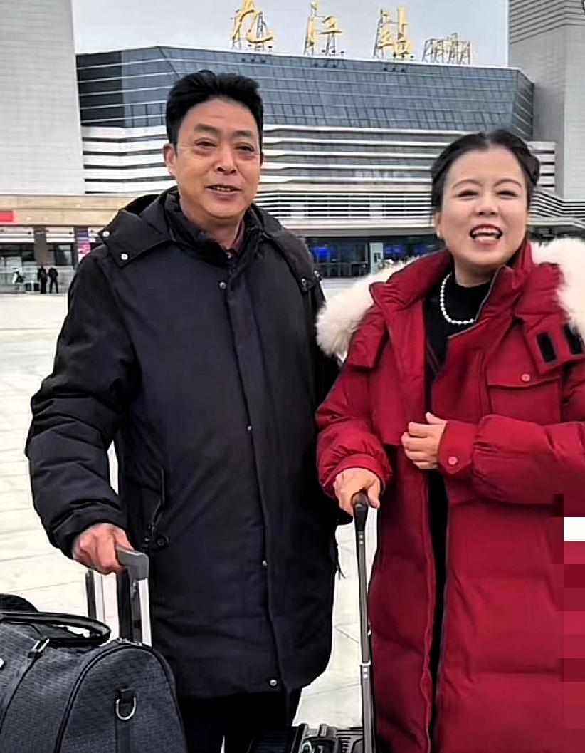 新年柴桑大姨的第一场直播里，带来的消息让人眼前一亮——许妈和姚爸为了假户问题，终