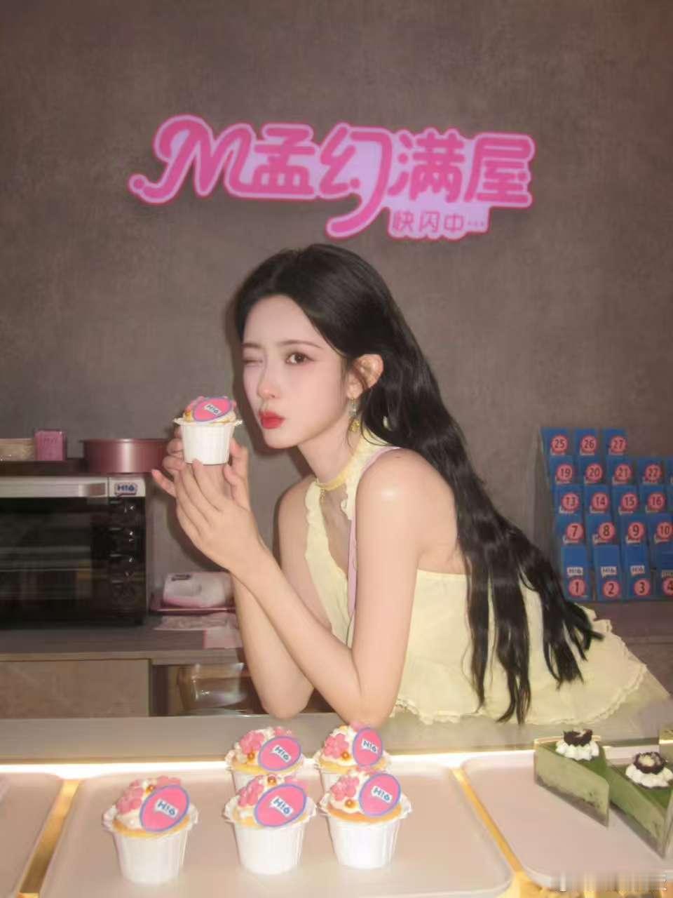 孟子义黄色挂脖裙孟子义甜品wink孟子义甜品wink，好萌，[色][色][色][