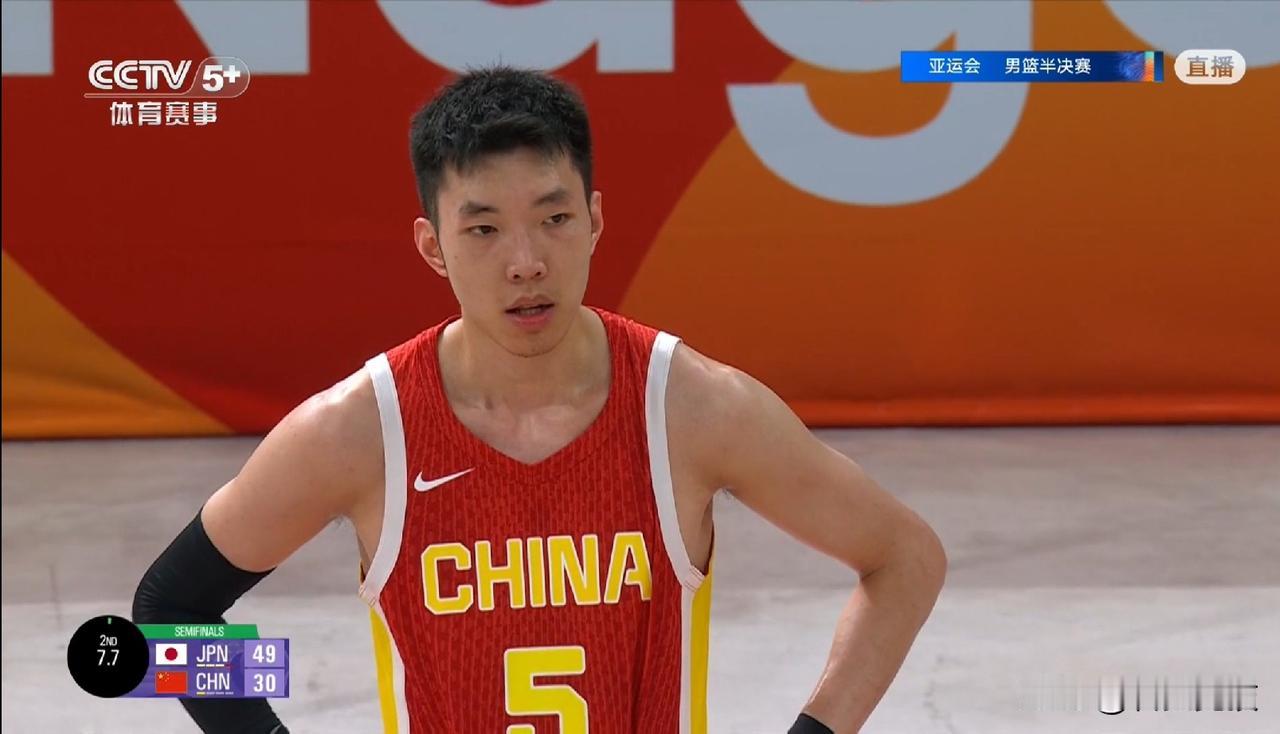 遇到日本就哑火！
亚运会半决赛中国对日本，上半场结束中国队再次被被日本打花，半场