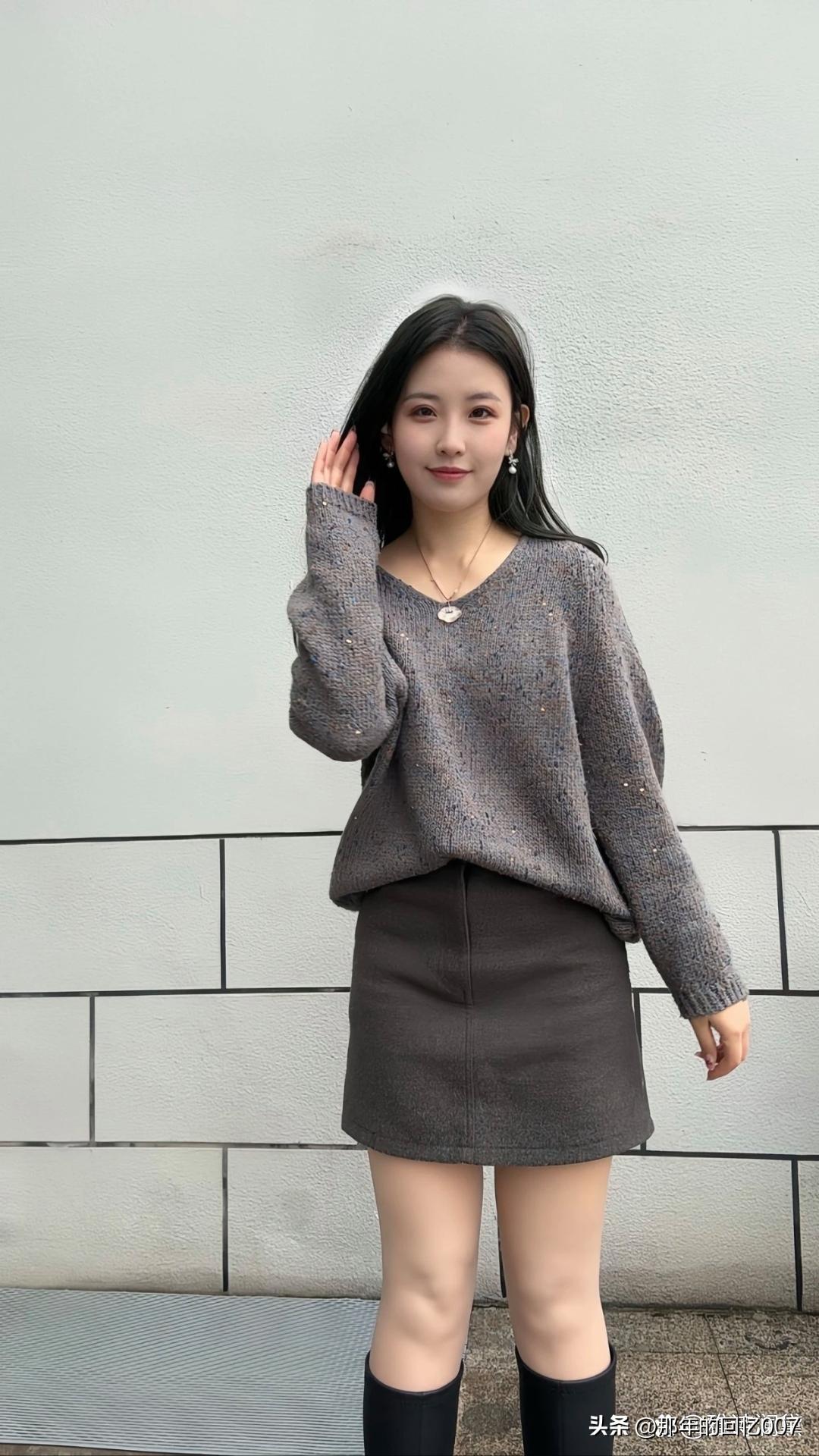 温柔甜美风穿搭，真是简约又优雅！春天就适合这种风格。基础款叠穿很实用，像衬衫搭针