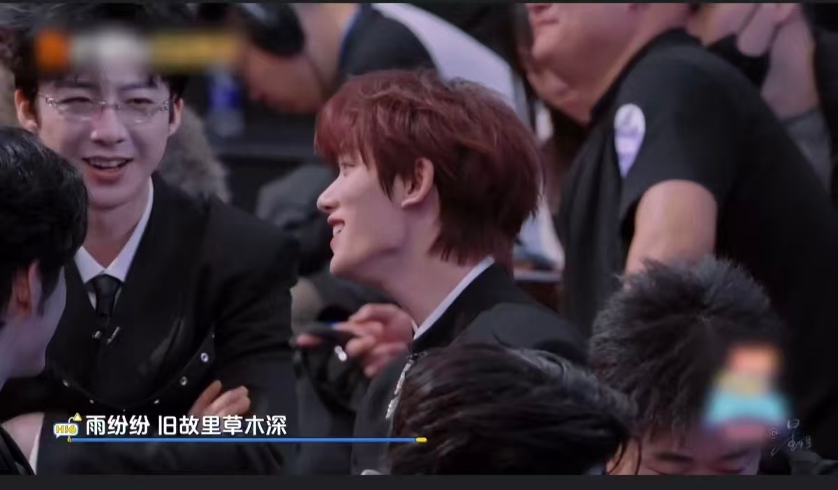 丁程鑫刘宇宁张颜齐转圈接歌丁程鑫刘宇宁张颜齐三人转接歌你好星期六转圈猜歌，你们三