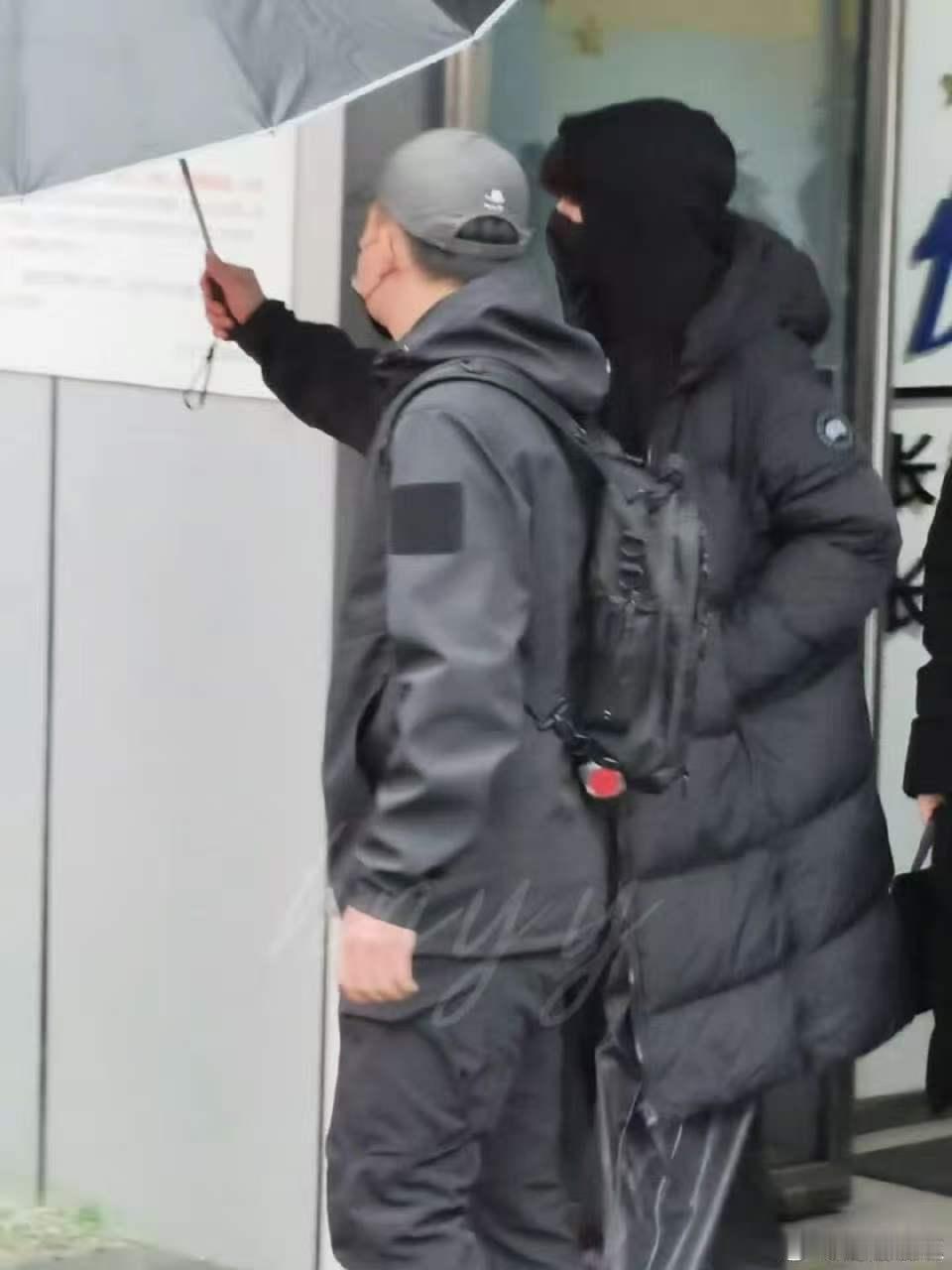 张凌赫好六逐玉剧宣张凌赫拿相机上班张凌赫好六逐玉剧宣，哇塞哇塞，真棒呀 