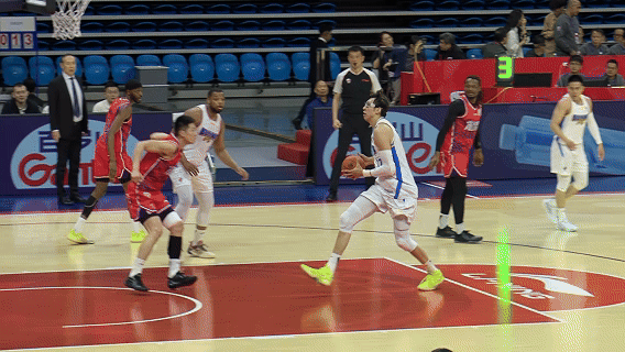 龙狮男篮vs北京男篮 琦哥基哥都扣篮啦！这场想顺利赢广州，主要是得把内线优势利用