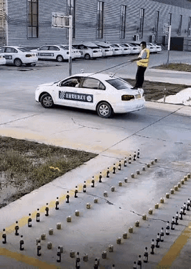 教练为了学员们能尽快学到本领也是煞费苦心～