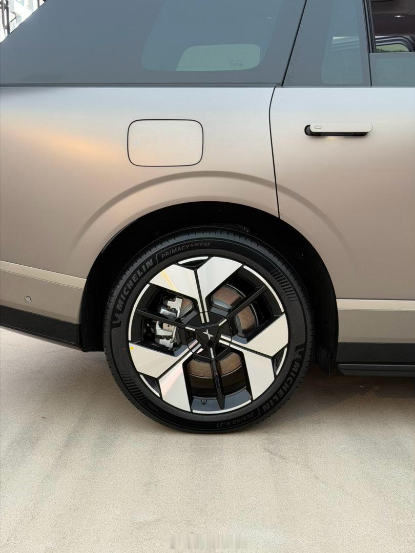 小鹏GX技术发布会，现场看到3款颜色三种轮圈，你最喜欢哪个？ 新科技旗舰小鹏GX