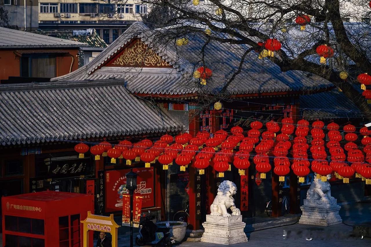 转眼就到大年三十儿了，京城的路上清静了不少，不过景区热门景点的人可是一点儿都不少