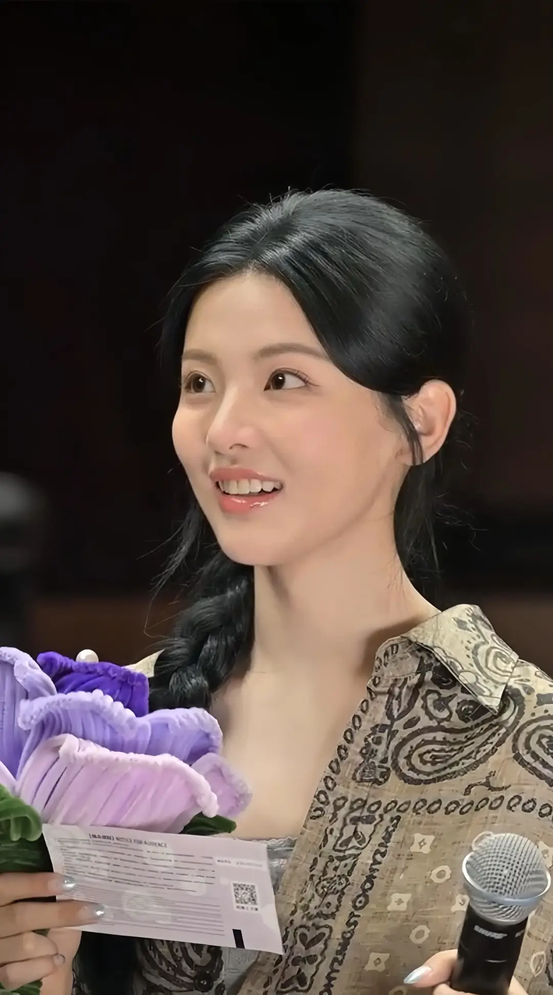 我天哪，杨超越这脸真的很精致耶！我斯哈
