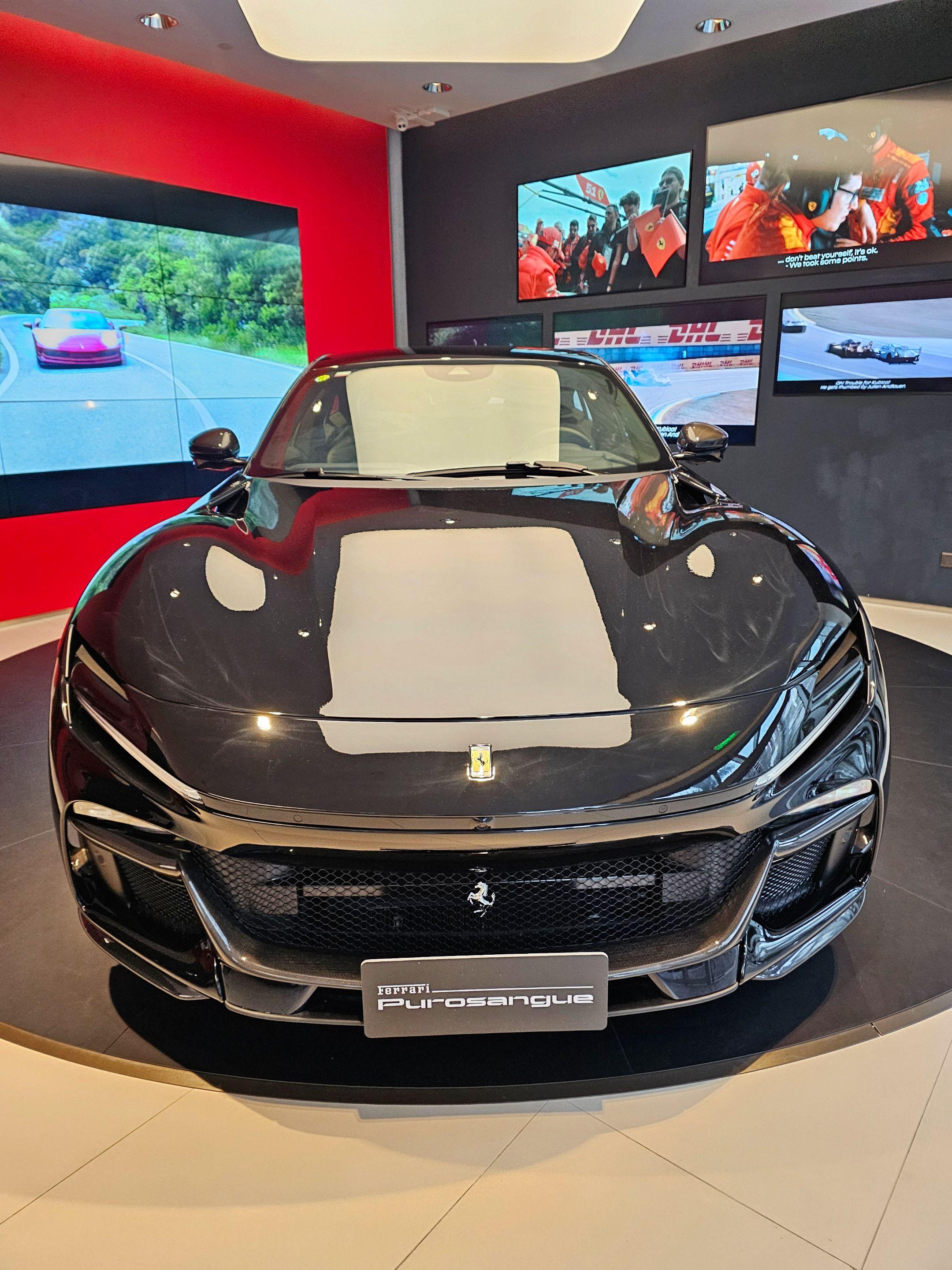 实车看到太帅了V12咆哮725匹马力，男人的梦中情车地表最帅SUV