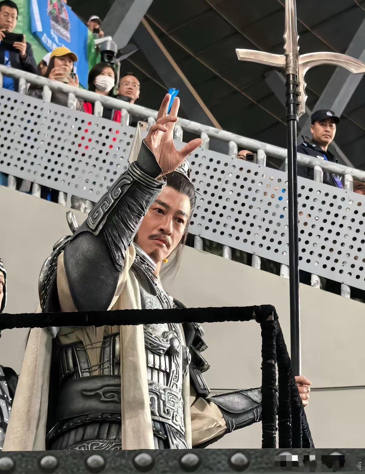 宿迁这一招够狠，现在全国都知道宿迁了！明明只是商演，穿上铠甲却一秒入戏，简直是霸