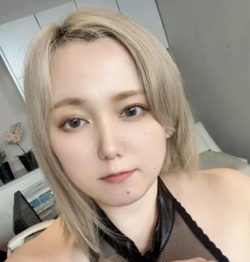 日本 AV 女优田中宁宁（田中ねね）近日宣布无限期休业。原来是她的爱犬过世了，她