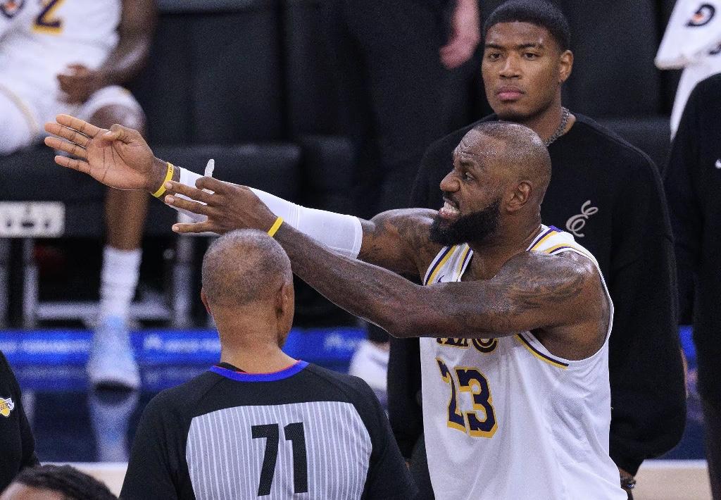 詹蜜们自己看吧！NBA教练、球探如何评价詹姆斯防守。
我场场发他快下让队友4防5