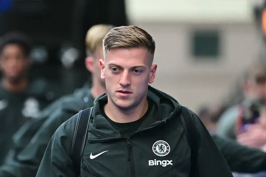 英格兰媒体talkSPORT首席记者Alex Crook在节目中更新了引援情况。