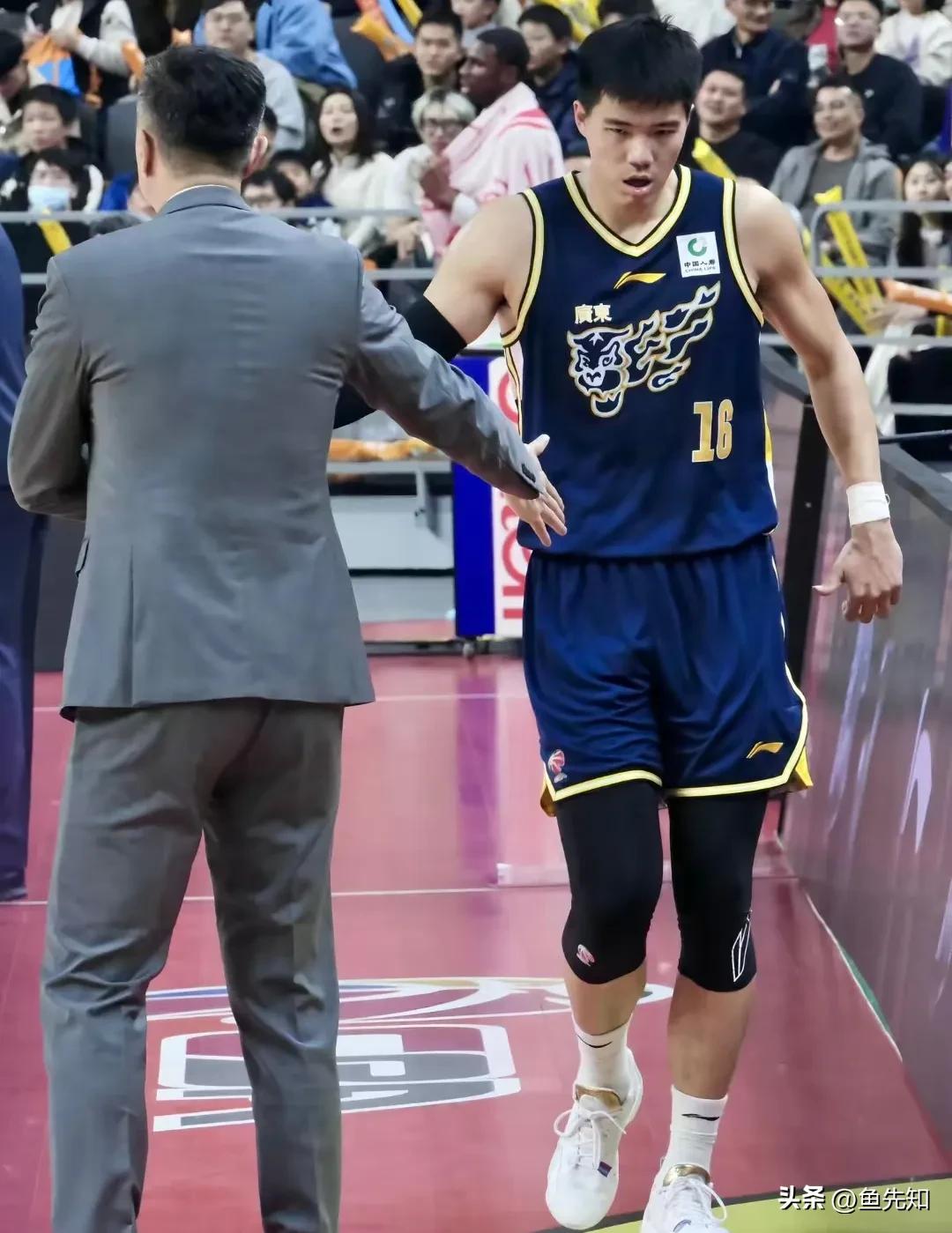 关于焦泊乔离队，我在逛篮球论坛的时候，看见一个广东球迷说，焦泊乔是因为在打上海的