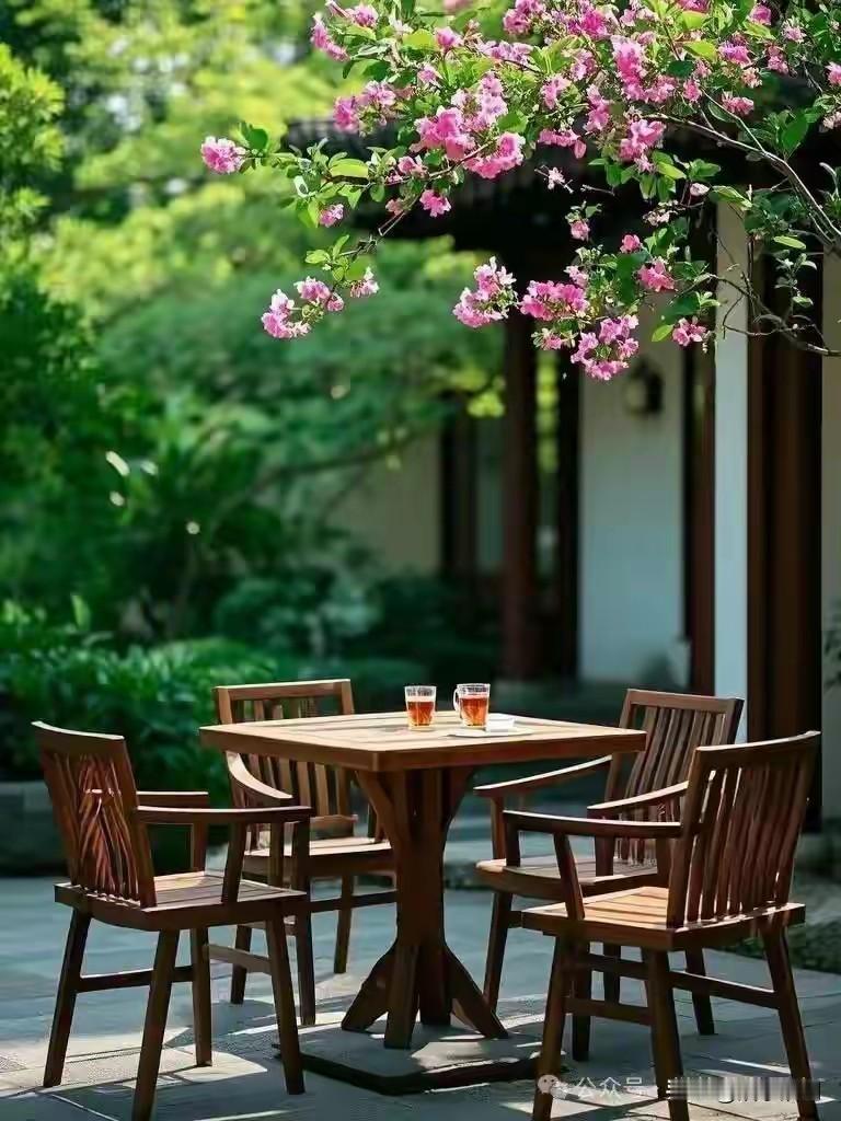 顺口溜

《享清欢》

人生暮年图安然，

写诗作画自找乐。

一生无怨无所求，