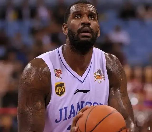 奥登：效力CBA六个月赚了100万刀，每天都要抽一整包烟。前NBA球员格雷格-奥