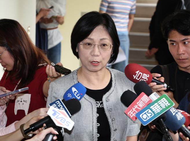 马英九时代安全秘书长苏起近日以“国王的新衣”形容台湾民主现况，引发讨论。国民党翁