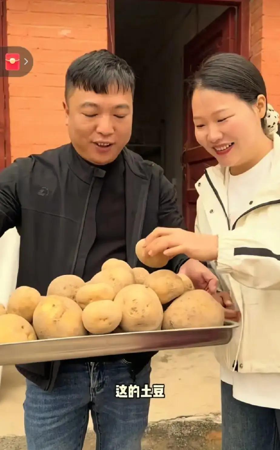 封兄弟和小喇叭把2025年生活总结视频一放，评论区瞬间炸锅。
五年恋爱长跑，感情