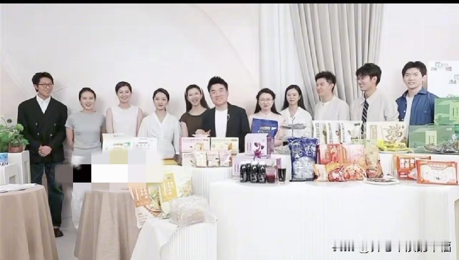 不只是最近没咋关注与辉同行，还是与辉同行热度减了，四周年感觉太安静了，还是因为郭