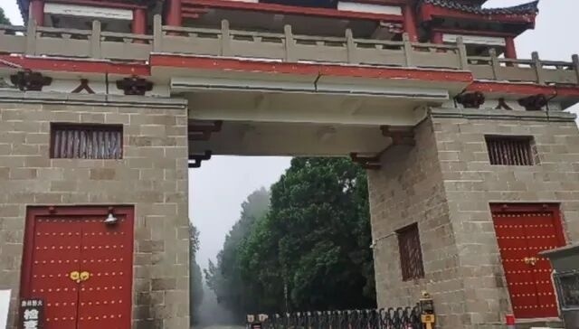 【#官方通报七曲山景区被指圈国道收费#】据梓潼发布客户端消息，四川梓潼县人民政府