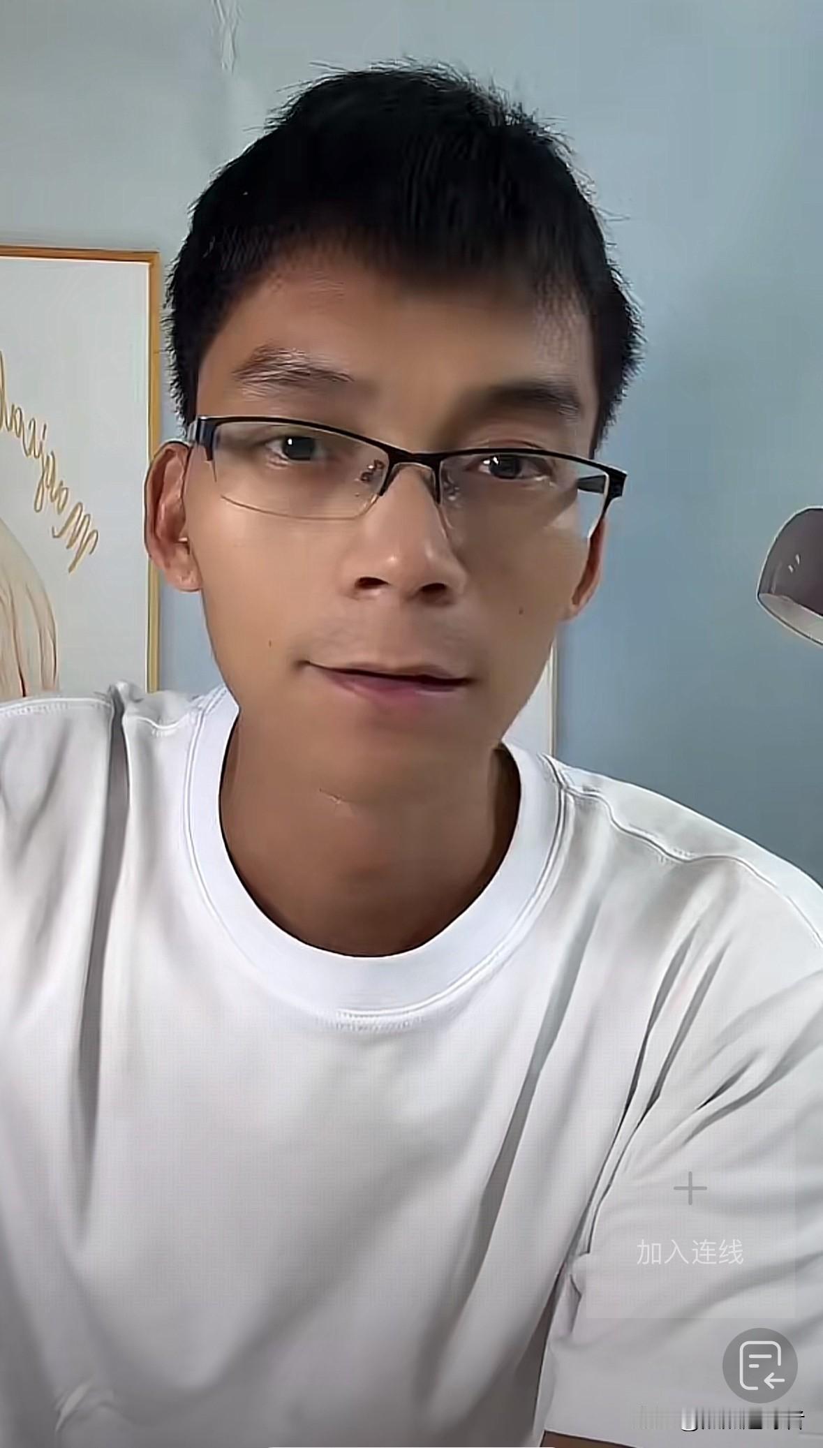 今晚，唐尚珺在直播中说，大二的课程安排十分紧凑，几乎天天满课，因此视频更新变少了
