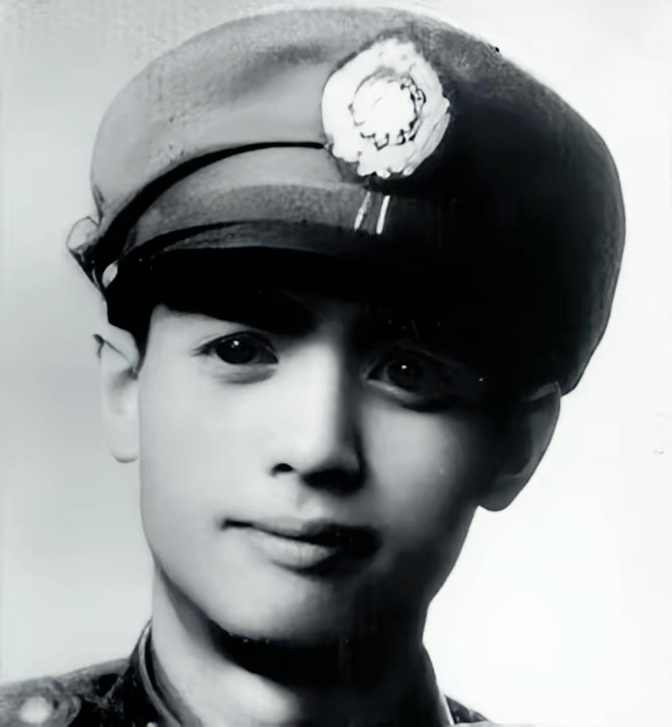 1949年，亲生儿子因通共罪名被枪毙，这位国民党中将默然三日三夜，随后将蒋介石安