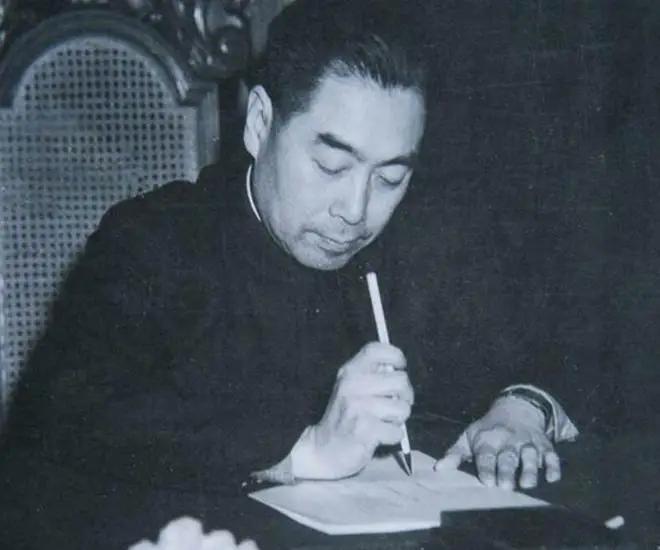 1953年，乔冠华对李克农不尊敬，周恩来怒斥：真不知道几斤几两!在抗美援朝战争进