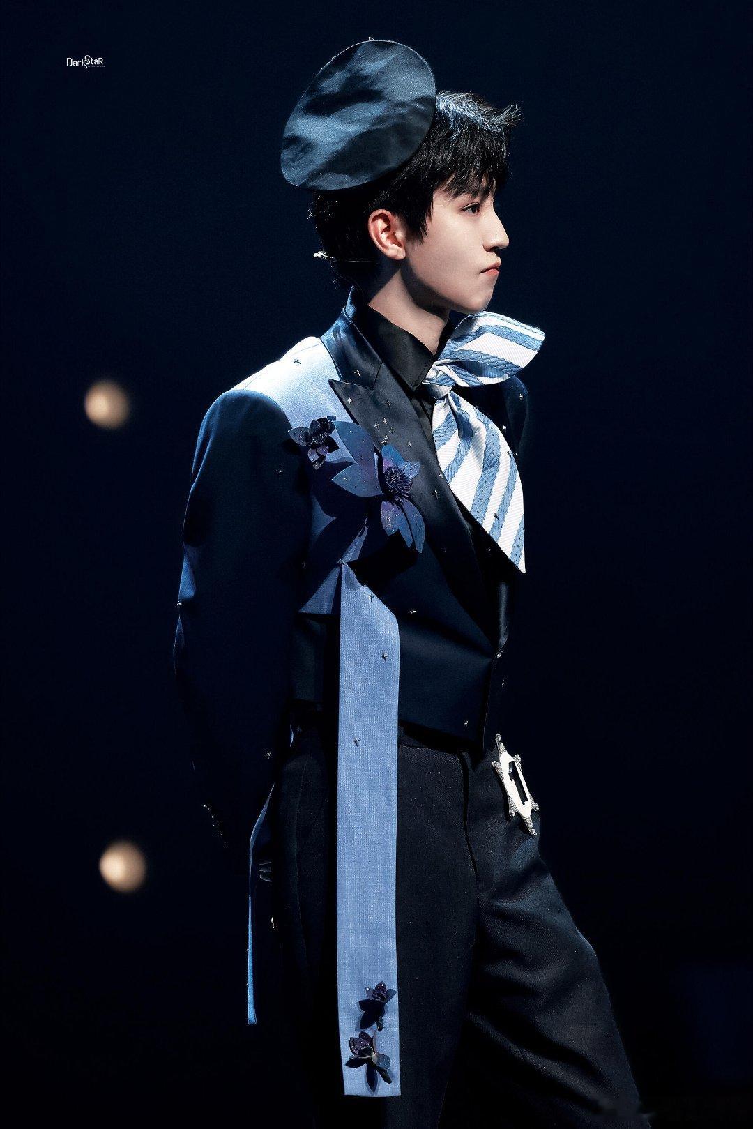 王俊凯粉丝给董子健发观演须知 王俊凯粉丝真的太可爱了 