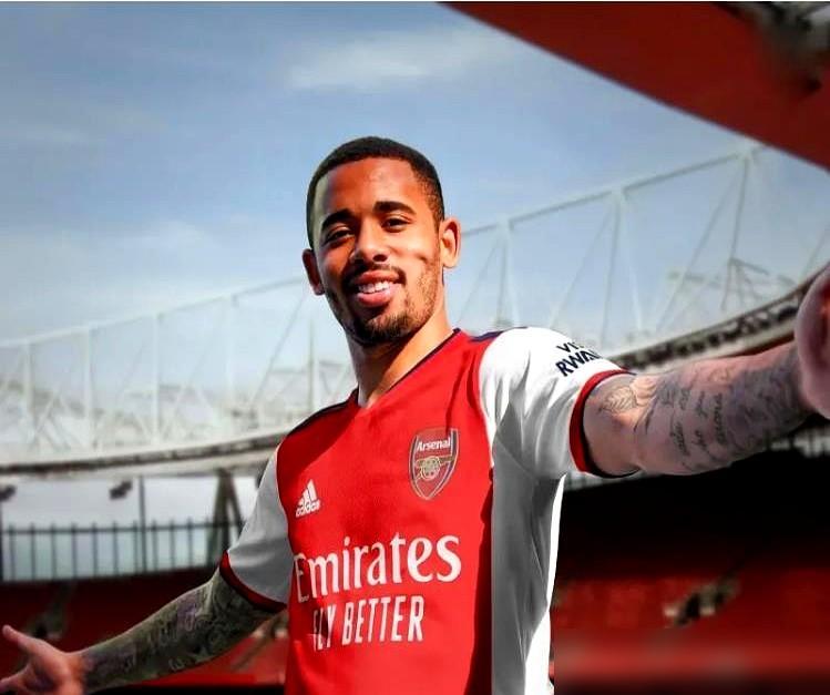 阿森纳内讧根源：萨卡周薪30万，赖斯24万。
2-2被狼队逼平，更衣室死寂。萨