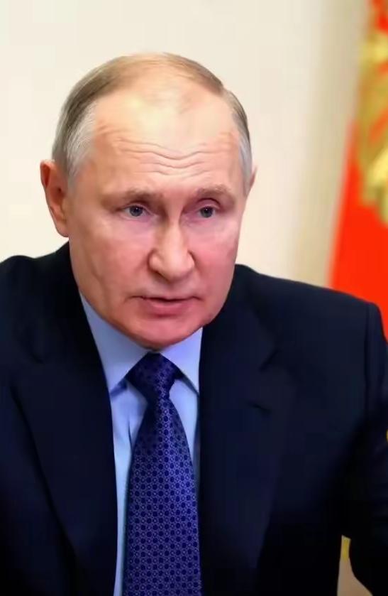 新闻来了。
俄罗斯总统宣布了！
​当地时间2025年12月17日，普京在俄国防部