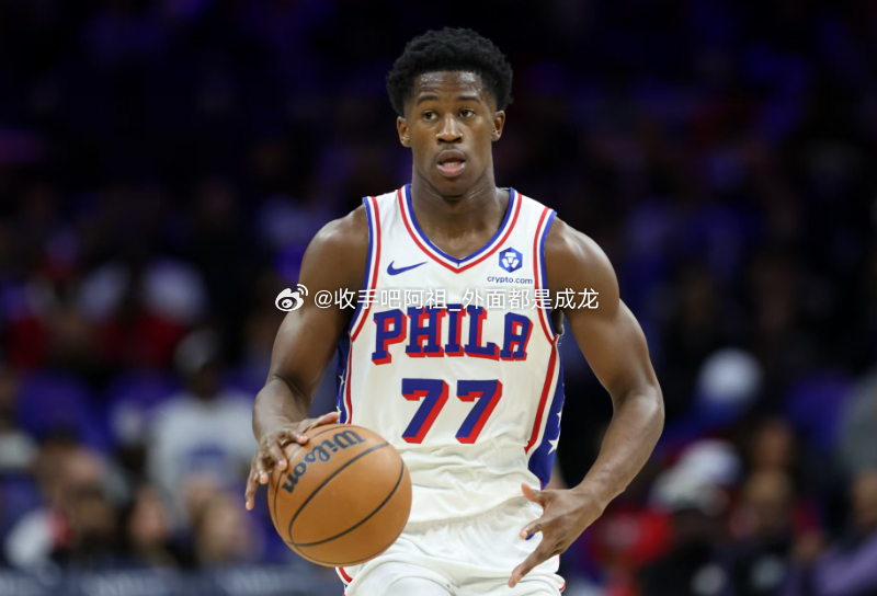 在刚刚结束的一场NBA常规赛中，76人经过加时苦战以139比136险胜灰熊。此役