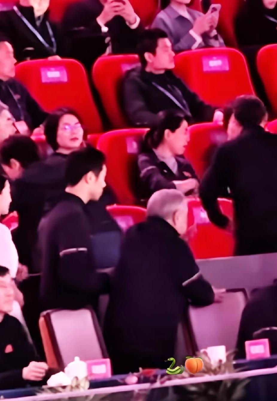 细节见人品！许昕在上海乒乓球嘉年华上的这一幕，太戳人了😭
 
刷到2026上海