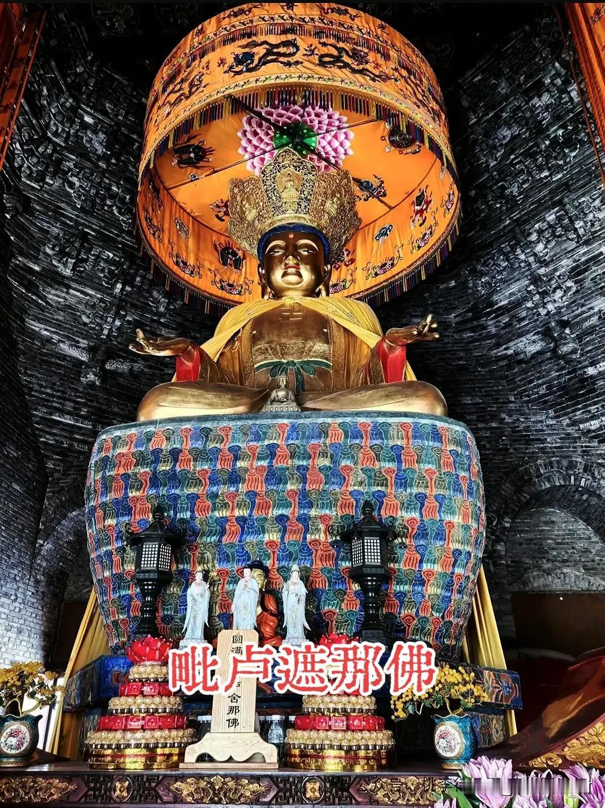 五台山最神奇的大殿！400年不用一根木头，里面藏着三件国宝
 
显通寺中轴线上，