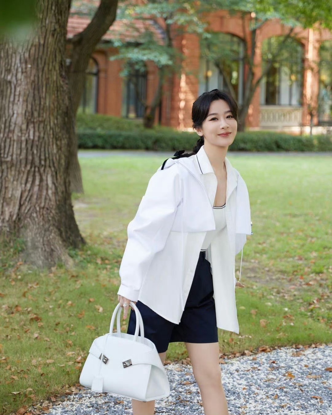 #杨紫[超话]##杨紫小夭# 💞#杨紫长相思# 烟霞停留在山旁，为了梦想而努力