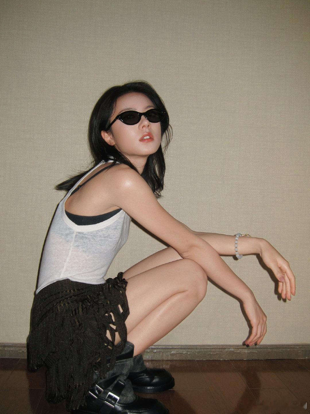赵今麦赵今麦🌙赵今麦法国娇兰护肤代言人我跨越万千喧嚣，只为奔赴独属于你的星光?