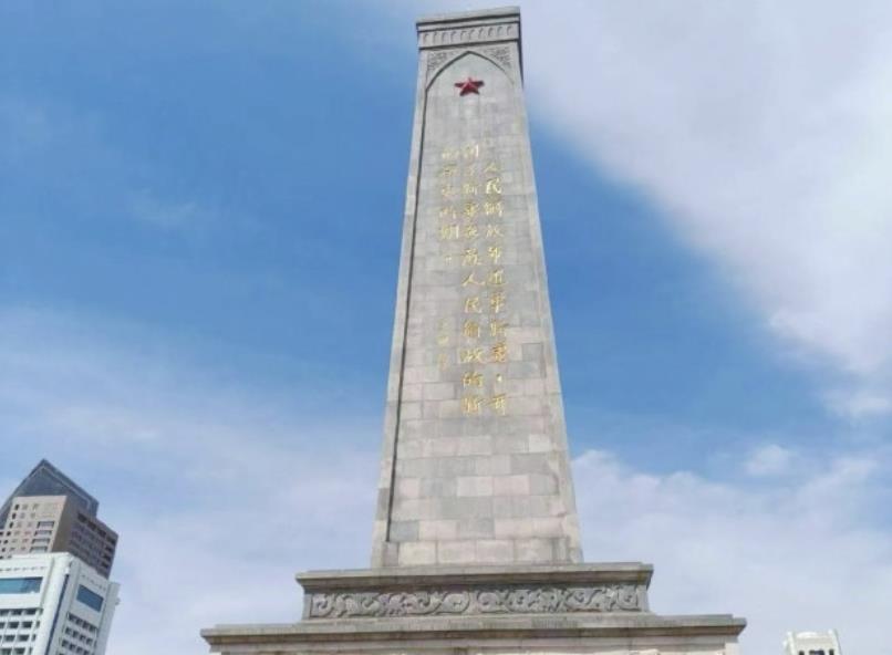 2026年8月22日，《左公复疆》（左宗棠）雕塑落成新疆哈密。去新疆旅游值得一看