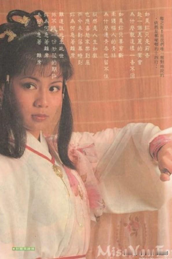 🎆翁美玲旧刊报道👇
翻到这页旧刊，左侧是短诗诉尽遗憾，右侧是编辑改欢乐为悼亡