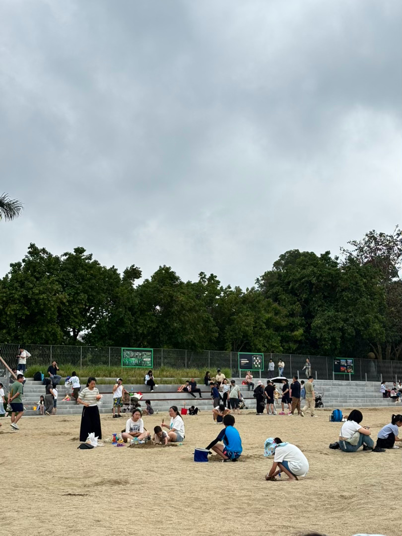 你们在啥地方。    我们一家子从黄埔大约做了一个半小时地铁到南沙客运站。   