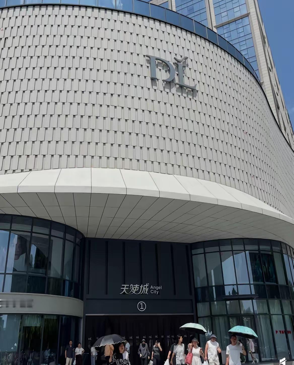 胖东来房东自己也没想到，
偷鸡不成蚀把米，
房租从800万涨到2400万，本想涨