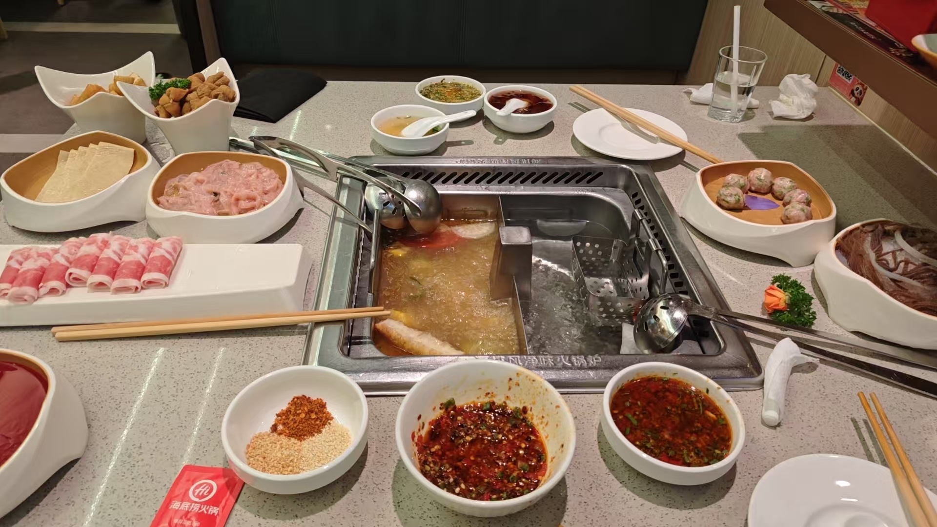 快上车吧[超话] 吃个大学生海底捞不过分吧[doge] ​​​
