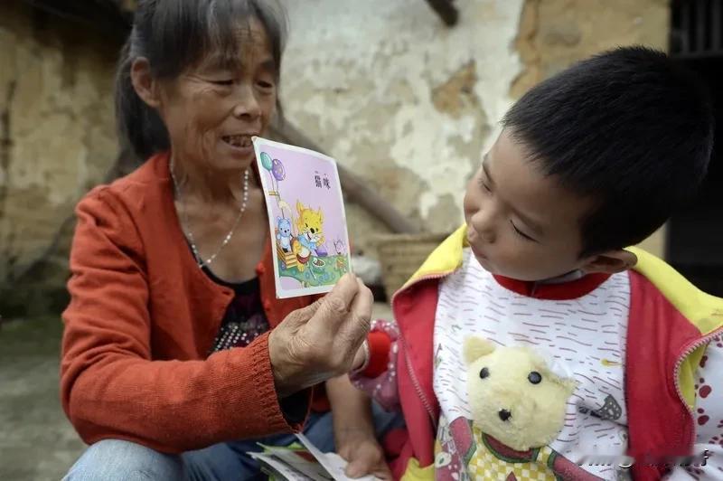 身边的孩子是不够城里的孩子孝顺，因为城里的孩子每次给的都是钱，不管多少，都能看得