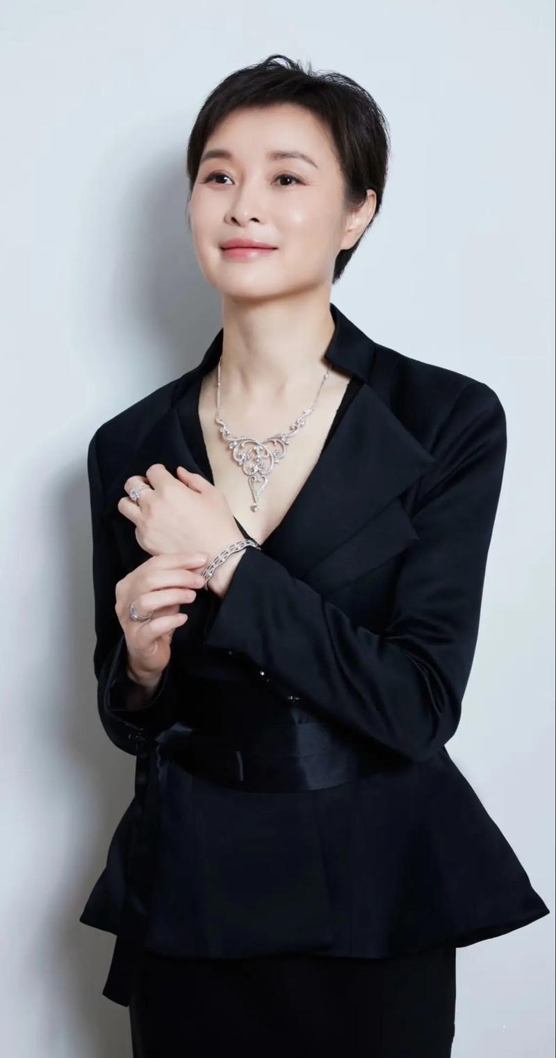 第31届白玉兰奖提名出炉，吴越凭借《沉默的荣耀》成功入围最佳女主角，再度向视后发
