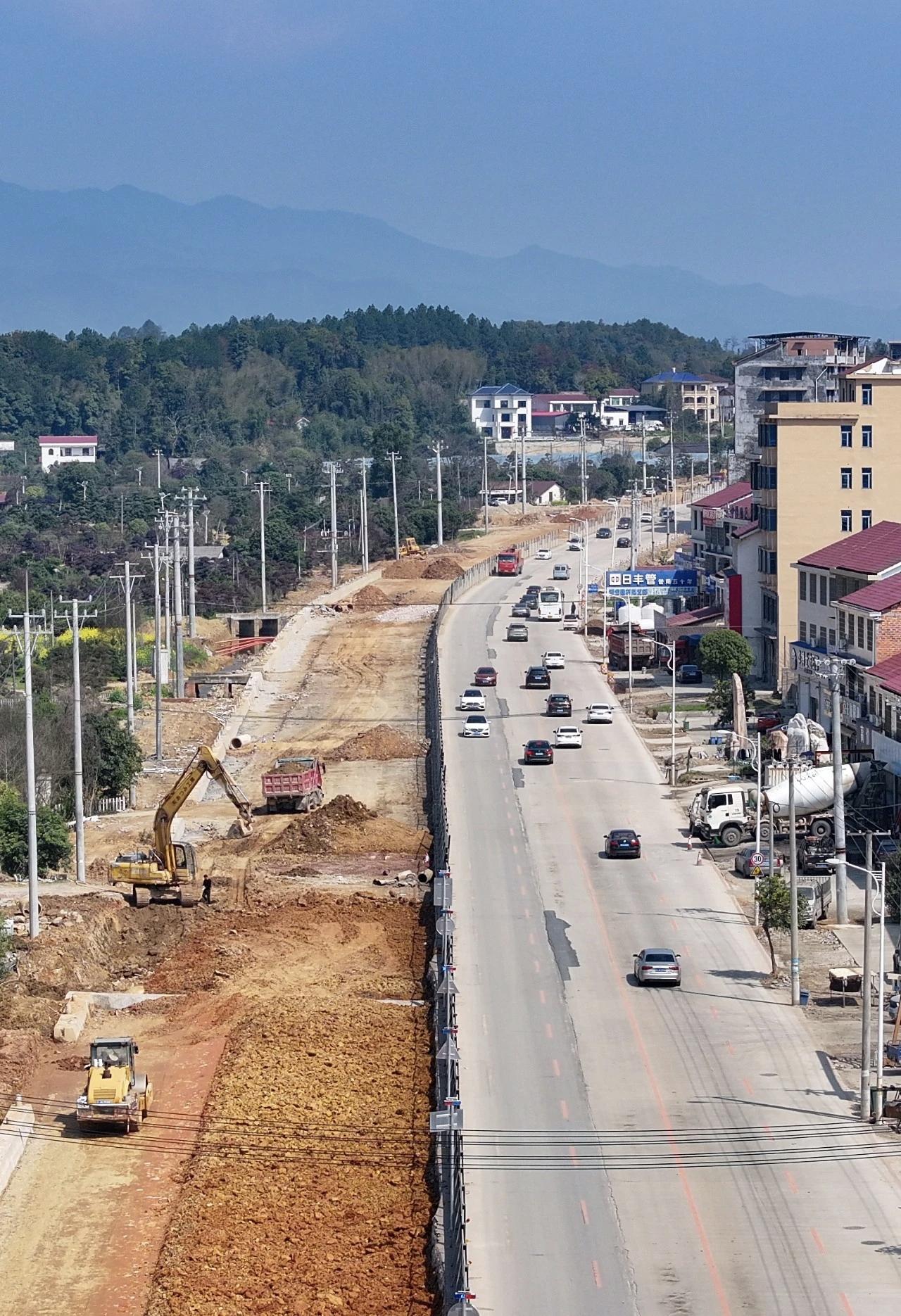 G354浏阳金口至冷井公路工程建设进入关键阶段，项目控制性节点冷井跨线桥20根桩