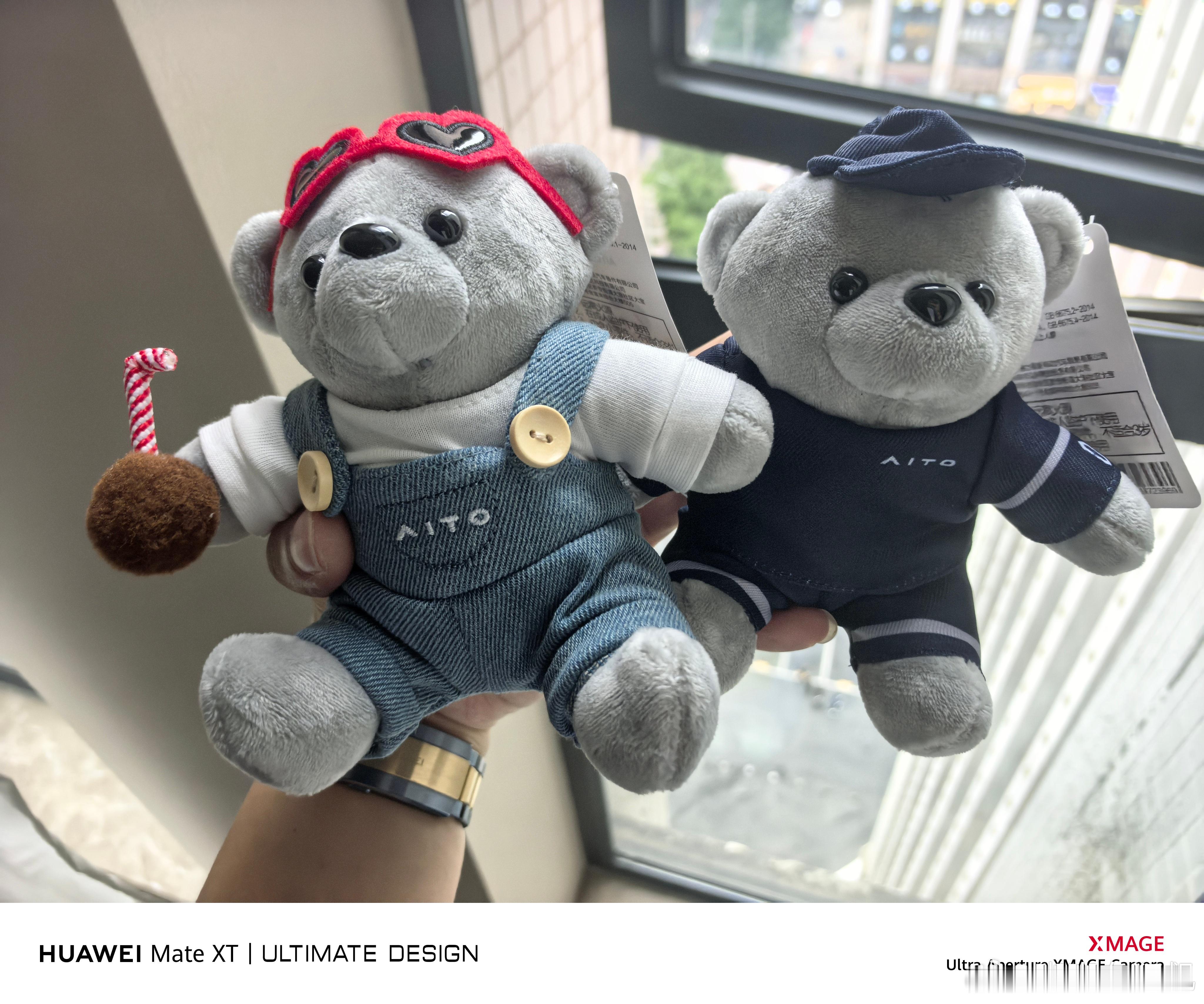 知道我要走了，送了我两个小熊[笑而不语] ​​​