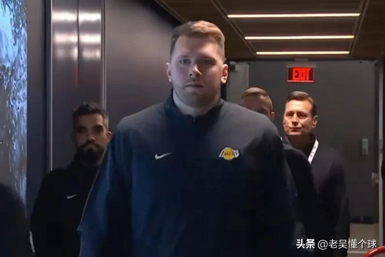 东契奇组织全队训练，终于成为湖人的真正老大了。

据湖人记者的报道，东契奇将在下