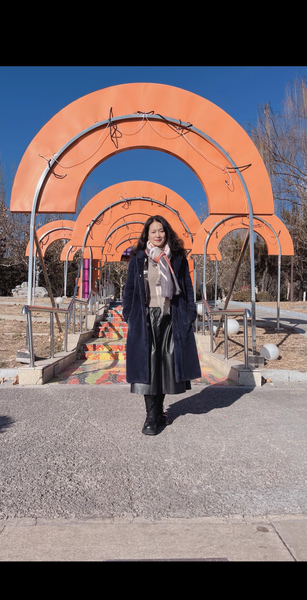 人到中年，就应该逐步放弃对财富和名利的执念，将身体健康、心情愉悦放在首位，这样生