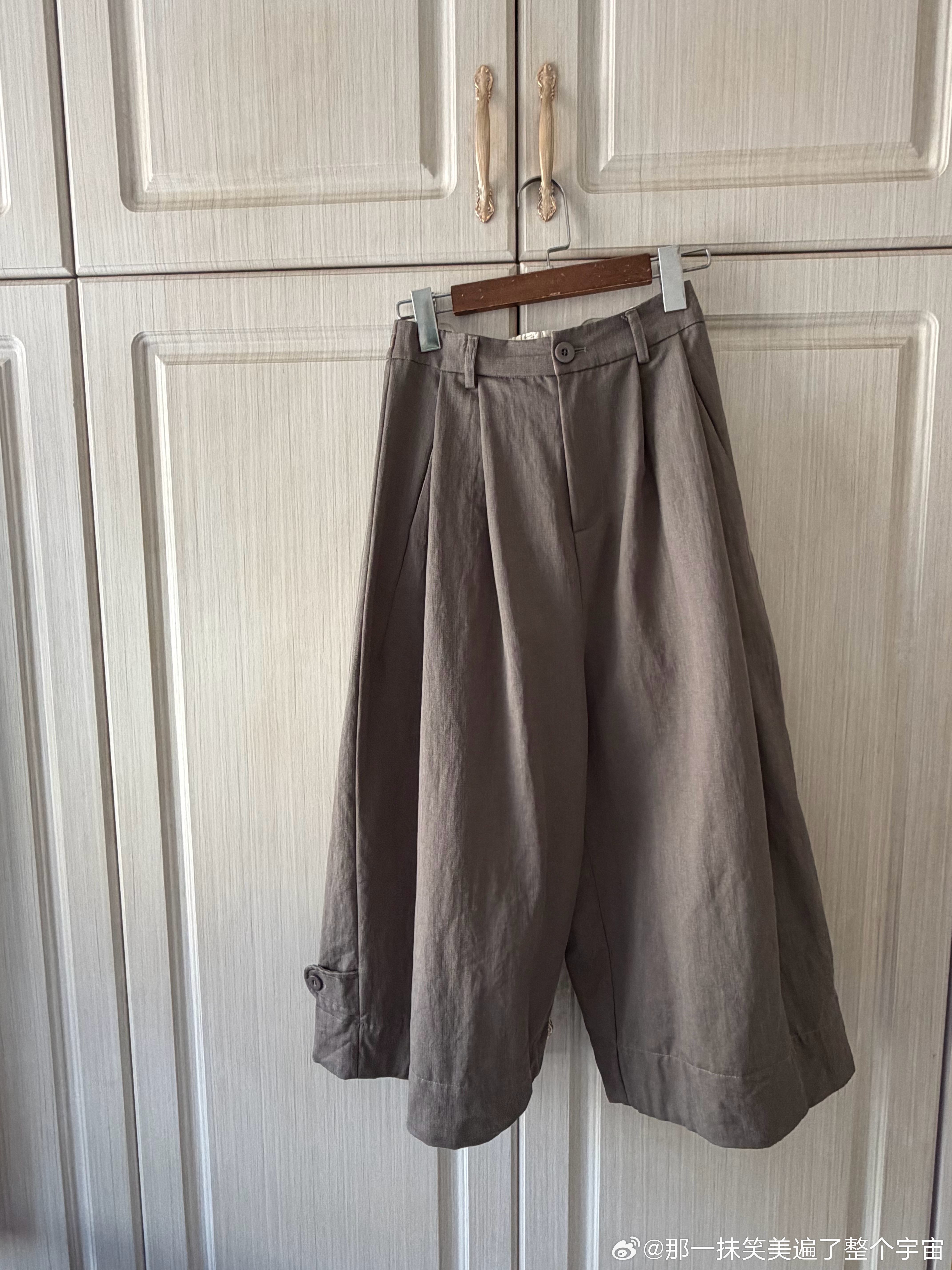 买衣服的习惯也会变今年买了好几条裤子👖 阔腿的还都是亚麻的 牛仔裤 莱赛尔的 