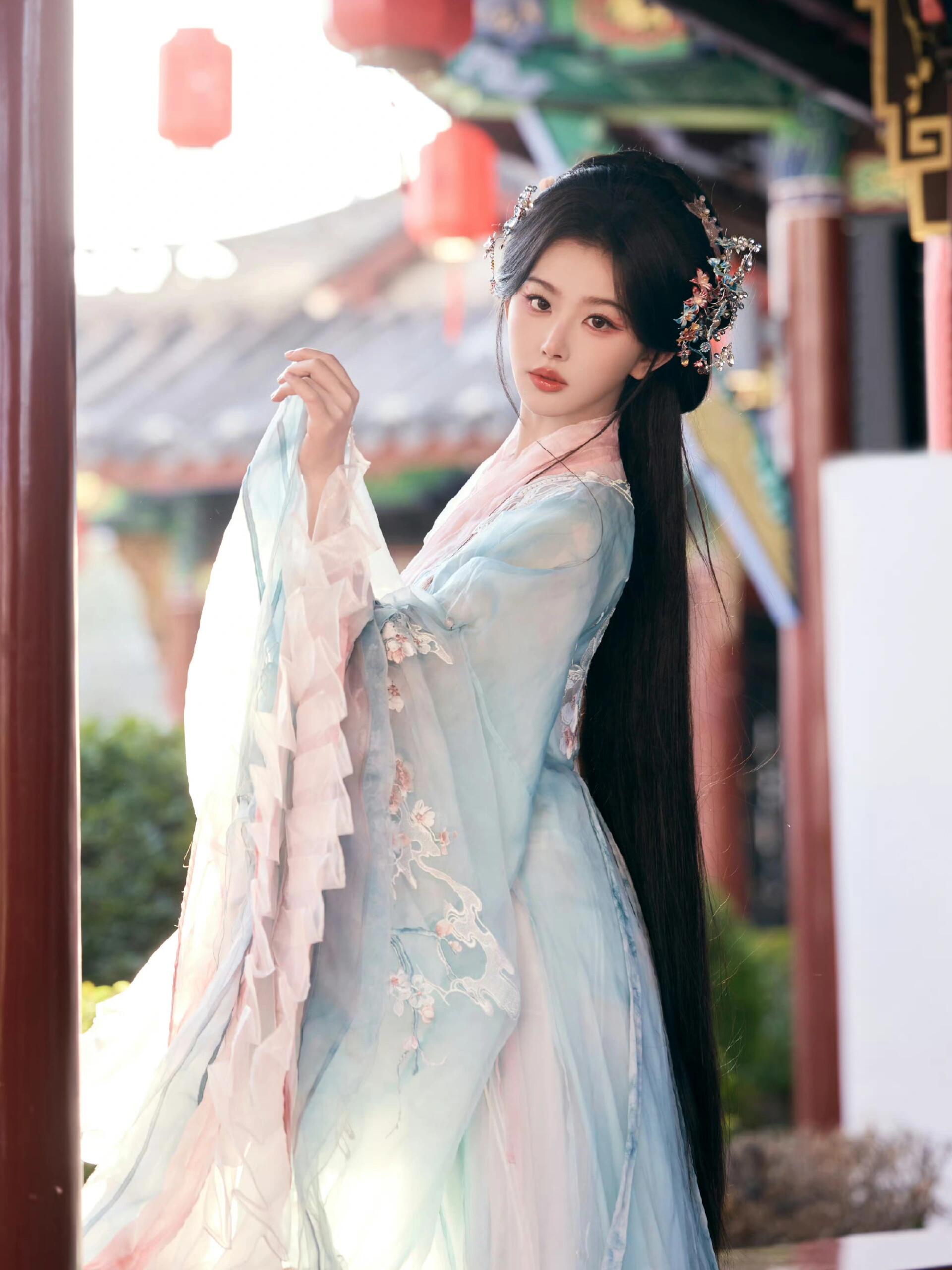 不得不说，孔雪儿这次可太出彩了！以往总有人质疑她“只会唱跳”“演技青涩”，但瞧瞧