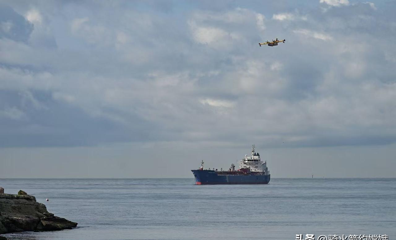 突发新闻！法国海军动手了！一艘来自俄罗斯的油轮在地中海被法国