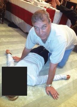 爱泼斯坦萝莉岛照片曝光：英国王子又被拿出来，还在触摸女性腹部！
 
1月31日美